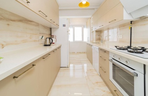 Lara Apartment | Spacious Apartment near Lara Beach in Muratpasa
