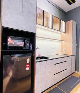Kuantan Apartment | Spacious Apartment near IIUM Medical Centre, ECR & Teluk Cempedak with Smart TV & Pool