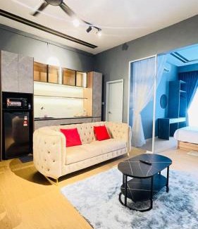Kuantan Apartment | Spacious Apartment near IIUM Medical Centre, ECR & Teluk Cempedak with Smart TV & Pool