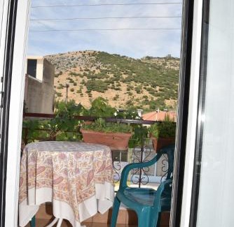 Krinidhes Apartment | Spacious apartment next to Arch View of Philippi