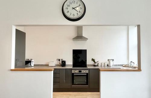 Chysauster Apartment | Spacious Apartment~Parking~Close to Seafront