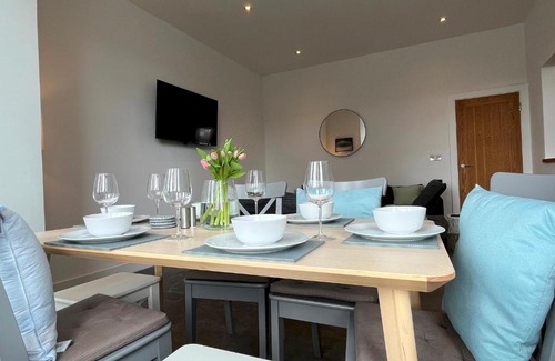 Chysauster Apartment | Spacious Apartment~Parking~Close to Seafront