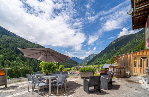 Kloesterle am Arlberg Apartment | Spacious apartment with ski storage and terrace