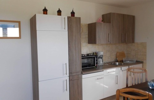 Kroepelin Apartment | Spacious apartment with garden near the sea
