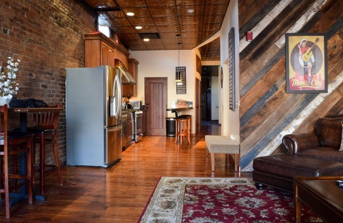 Downtown Nashville Apartment | Spacious Apt World Famous 2nd Ave! Short Walk to Every Honky Tonk & Attraction!