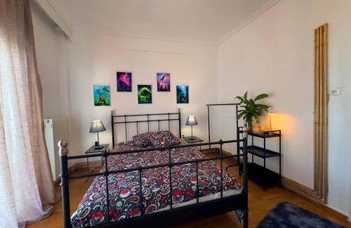 Kalamaria Apartment | Spacious Artistic Flat With Private Parking