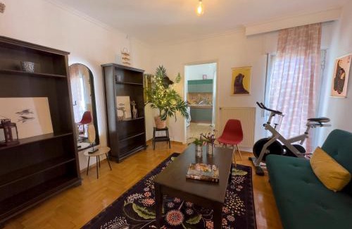 Kalamaria Apartment | Spacious Artistic Flat With Private Parking