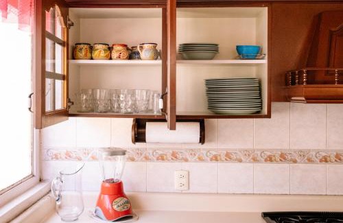 Santa Cruz Xoxocotlan Villa | Spacious artsy home with fast WiFi