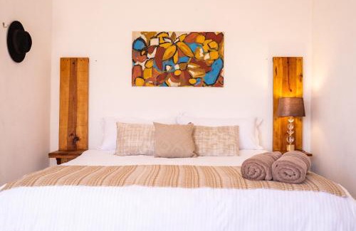 Santa Cruz Xoxocotlan Villa | Spacious artsy home with fast WiFi