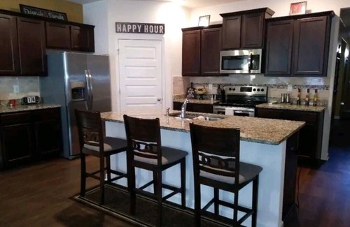 Union City House | Spacious Atlanta Beauty minutes from the airport.