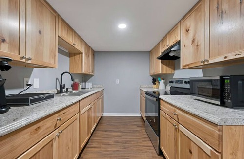 Glasgow Apartment | Spacious Backyard Fireplace Mins from Downtown