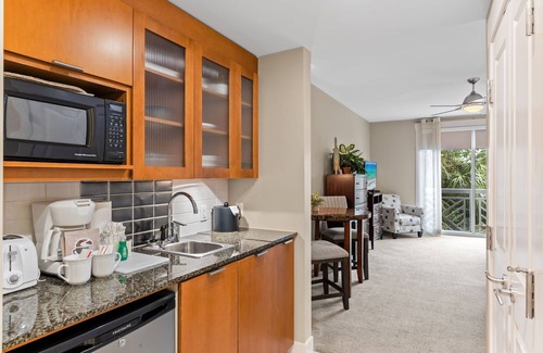 Baytowne Wharf Condo | Spacious Bahia Studio at Baytowne Wharf! Tropical Pool, Hot Tub, & Beach Tram