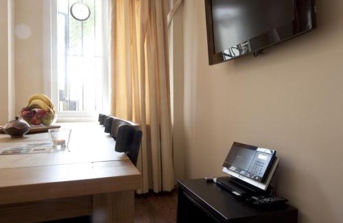 Emin Sinan Apartment | Spacious Balcony Suite Sultanahmet - Aslan Apartments