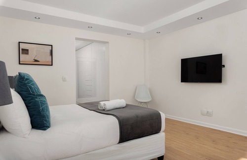 Flora Park Apartment | Spacious Bantry Bay Retreat - Ocean Views