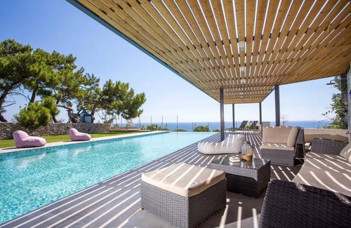 Kolymbia Villa | Spacious beach front Vila with 100 sqm infinity pool, a basket ball court
