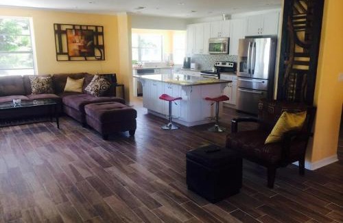 Indian Rocks Beach House | Spacious Beach House Unit,Beautifully Furnished 2 Bed 2Bath./2Min.Walk To Beach