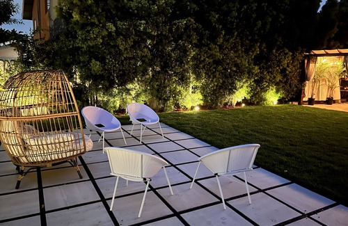 Franklin House | Spacious Beach House, Private Oasis, Family Friendly, AC+W/D, Large Backyard