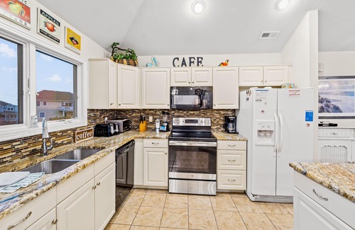 Corolla House | Spacious beach house with private pool & hot tub - pool/tennis access