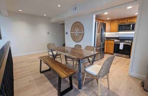Alamitos Beach Condo | SPACIOUS Beach Pad on Ocean Blvd - 3min Walk to Sand, Patio,Big TVs, Strong WiFi