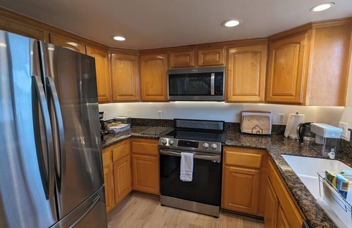 Alamitos Beach Condo | SPACIOUS Beach Pad on Ocean Blvd - 3min Walk to Sand, Patio,Big TVs, Strong WiFi