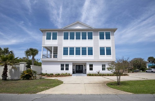 Seacrest House | Spacious Beach Retreat n2 minutes Pvt Uncrowded BeachnLarge yard Heated Pool