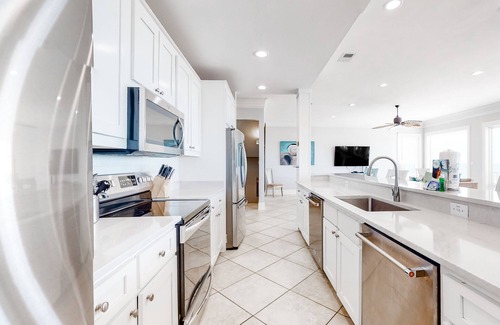 Orange Beach House | Spacious beachfront wedding-friendly home with multiple decks & shared pool