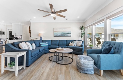 Holiday Isle Condo | Spacious Beachfront 3 Bedroom!