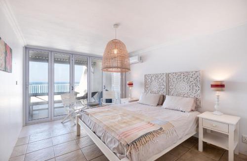 Shaka's Rock Apartment | Spacious Beachfront Oasis