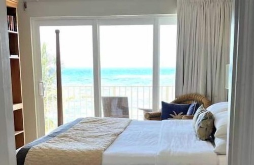 Colliers Bay Apartment | Spacious Beachfront Penthouse Studio -Sleeps 2