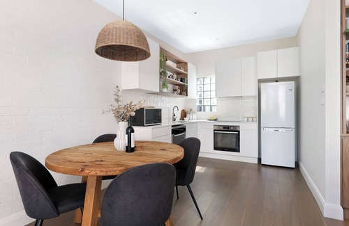 Newcastle East Apartment | Spacious beachside terrace, rustic charm, stairs - 2 minutes walk to the beach