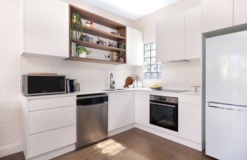 Newcastle East Apartment | Spacious beachside terrace, rustic charm, stairs - 2 minutes walk to the beach