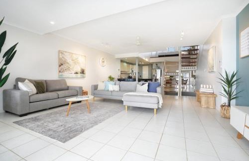Cullen Bay Apartment | Spacious Beachside Retreat Plunge Pool & Patio