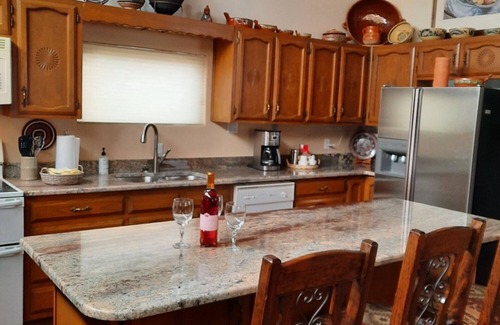 South Capitol House | Spacious, beautiful - Ellie's! is 15 minutes from historic Santa Fe Plaze!