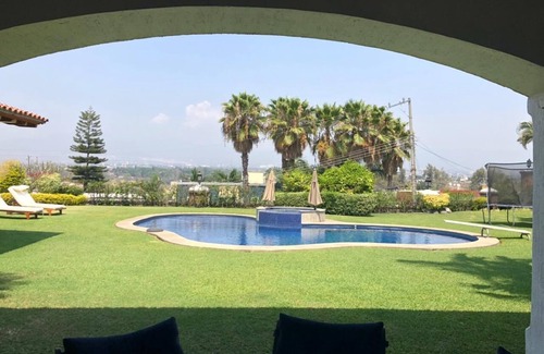 Tres de Mayo House | Spacious beautiful house on an area of ​more than 1000m2 inside a cluster.
