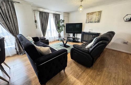 Preston Apartment | Spacious Beautiful London 2 Bedroom Apartment - 2 Bathrooms