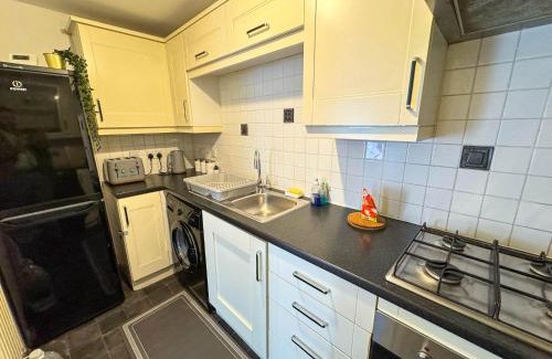 Preston Apartment | Spacious Beautiful London 2 Bedroom Apartment - 2 Bathrooms