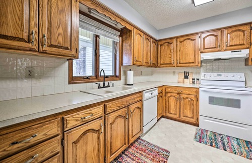 Bella Vista House | Spacious Bella Vista Home ~ 5 Mi to Lake!