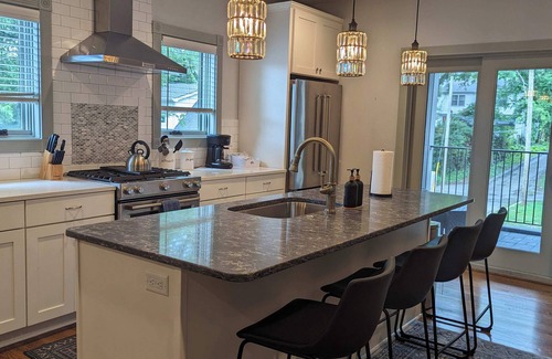 Hillsboro Village Apartment | Spacious Belmont Apt with Private Rooftop Deck!