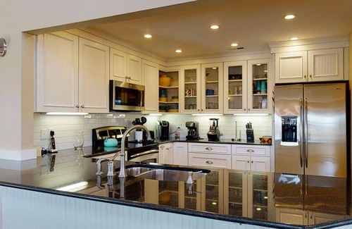 Bald Head Island House | Spacious BHI Home | Ocean + Golf Views, Screened Porch, Pet Friendly, Both Clubs w/Golf, 2 Carts!