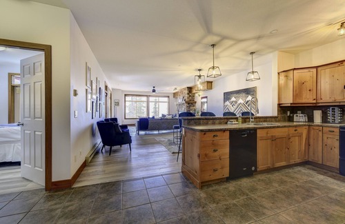 Big White Ski Resort Apartment | Spacious Big White chalet. Enjoy gorgeous views from the private hot tub!