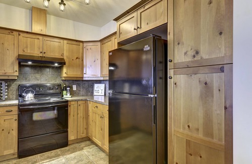 Big White Ski Resort Apartment | Spacious Big White chalet. Enjoy gorgeous views from the private hot tub!