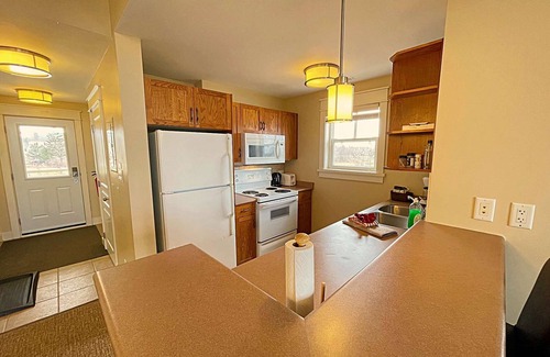 The Blue Mountains House | Spacious Blue Mountain 2 Storey - Wifi, Linens, Pool