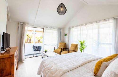 Mount Maunganui Apartment | Spacious, Breezy Studio Apartment, Moments from Downtown and Beach