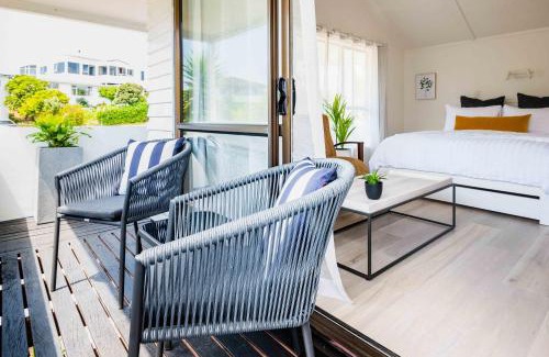 Mount Maunganui Apartment | Spacious, Breezy Studio Apartment, Moments from Downtown and Beach
