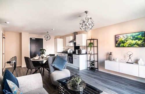 Old Trafford Apartment | Spacious & Bright 2 Bed Apartment in Manchester