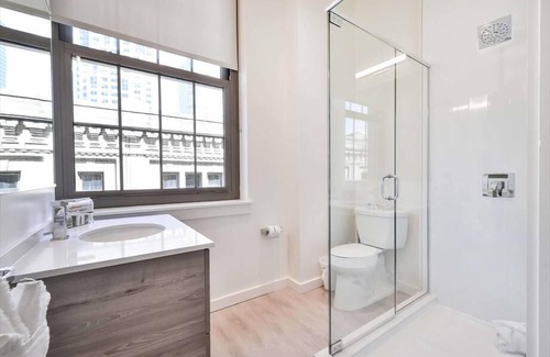 Chinatown Apartment | Spacious + Bright 2BR | Kitchen | Linens+ Towels | Desk+WiFi | by GLS