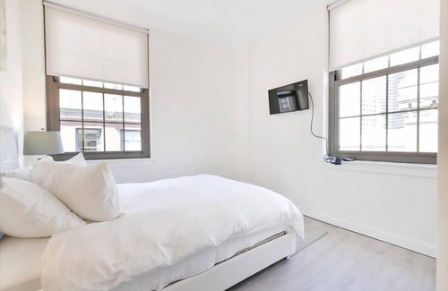 Chinatown Apartment | Spacious + Bright 2BR | Kitchen | Linens+ Towels | Desk+WiFi | by GLS
