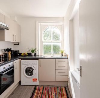 Bayswater Apartment | Spacious & Bright Flat in Notting Hill
