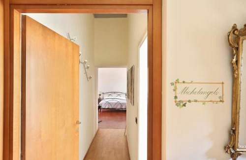 Duomo Apartment | Spacious & Bright, next to the Duomo of Florence, Michelangelo, with Patio