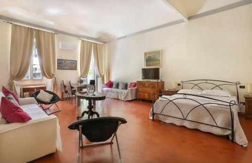 Duomo Apartment | Spacious & Bright, next to the Duomo of Florence, Michelangelo, with Patio